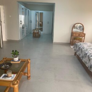 master room with long mirror view
